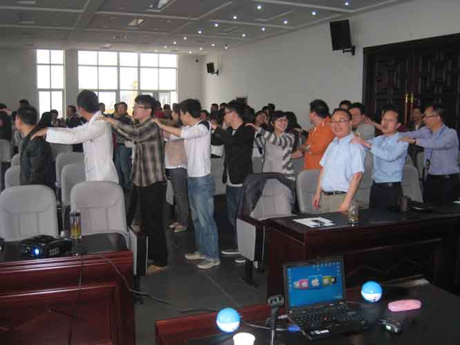 1731553922444963.jpg 学员们互动.jpg